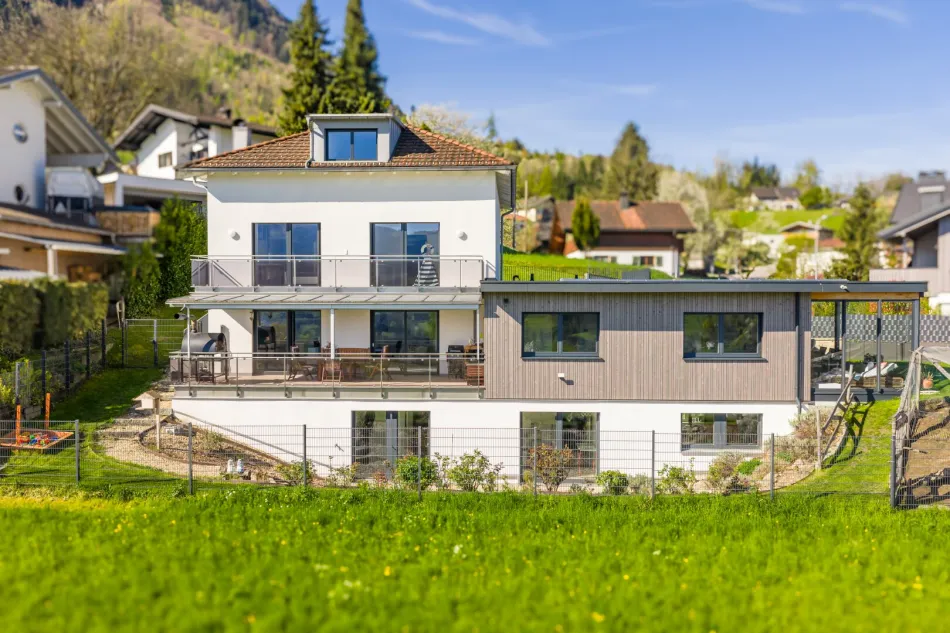 Imposantes Einfamilienhaus & 4 Zi.-Whg. im Hampton-Stil mit Wintergarten, Doppelgarage uvm. - Titelbild