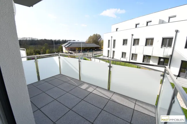 Ab 01.08.2026 verfügbar - 2 Zimmer Balkon Wohnung inkl. EWE Einbauküche direkt in Spillern - Neubau Bj. 2019 - Bild