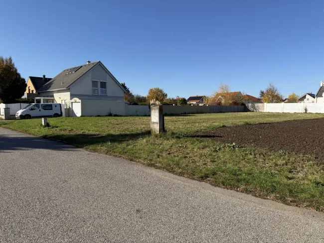 Ruhig gelegener Baugrund in Gattendorf - nur 12 km vom Outletcenter Parndorf entfernt eingebettet in das Autobahnkreuz A4 und A6 - Bild
