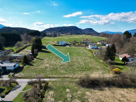 Sonniges Baugrundstück in idyllischer Lage mit Fernblick