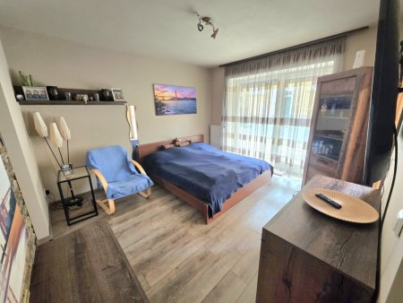 Wohn- und Schlafzimmer