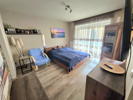 Wohn- und Schlafzimmer