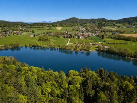 Hohe Fensterfronten, Eleganz, Seeblick und unvergleichliches Wohngefühl