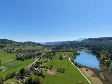 Weitläufige Liegenschaft mit unverbaubarem Seeblick