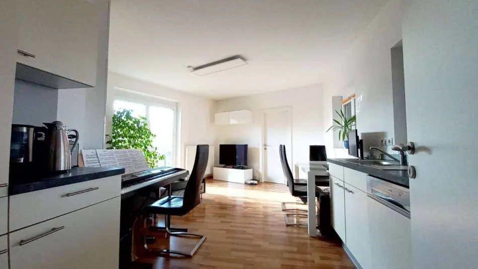 Attraktive Anlegerwohnung mit großem Garten und Carport! - Titelbild