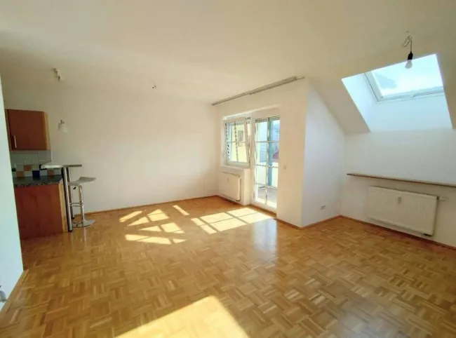 Sonnige 4-Zimmer-Familienwohnung mit Loggia und Traunsteinpanorama - Titelbild
