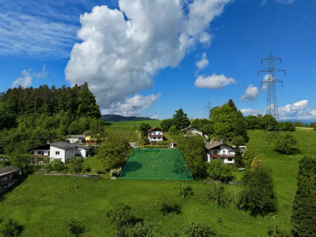 Glücksplatz im Grünen mit Stadtnähe - Titelbild