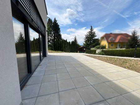 Moderne Erstbezugswohnung mit Garten & Doppelcarport!