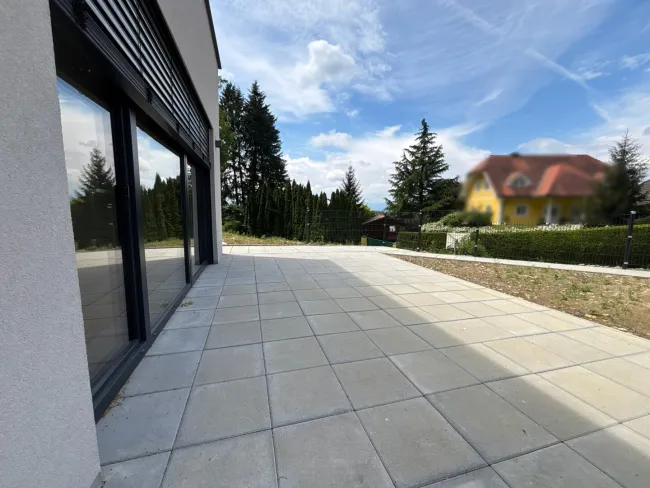 Moderne Erstbezugswohnung mit Garten & Doppelcarport! - Titelbild