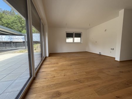 Moderne Erstbezugswohnung mit Garten & Doppelcarport!