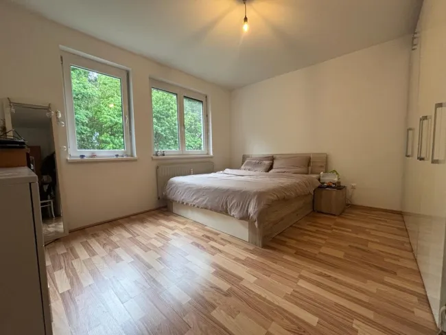 Sonnige Wohnung mit Balkon und Grünblick! - Titelbild