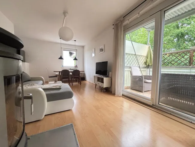 Sonnige Wohnung mit Balkon und Grünblick! - Bild