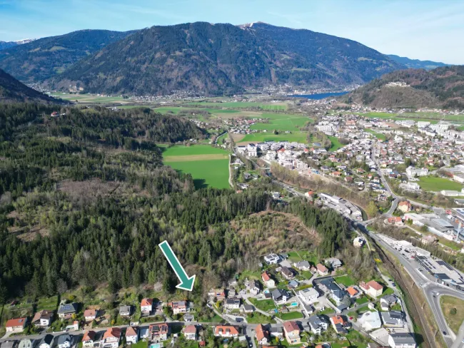Einzigartiges Grundstück mit Felswand am Stadtrand - Titelbild