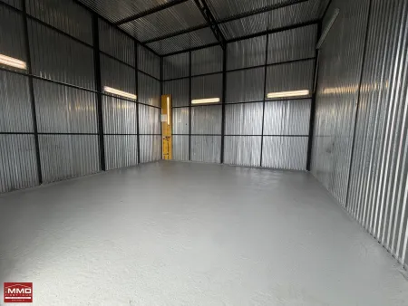 !LAGERBOX MIT 36m², EBENER ZUFAHRT UND HOHER RAUMHÖHE!