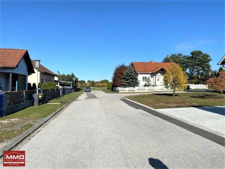 SCHÖNES, SONNIGES GRUNDSTÜCK FÜR EINFAMILIENHAUS IN ABSOLUTER GRÜNRUHELAGE - SCHÖNE WOHNSIEDLUNG!