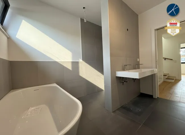 Badewannd und Walk-In Dusche