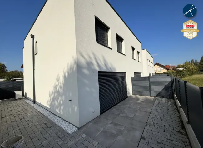 Moderne Doppelhaushälfte mit großen Terrassen & Top Ausstattung!