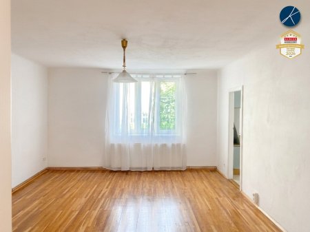 Wohnzimmer mit Eingang zur Küche