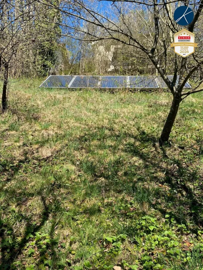 Hinterer Gartenteil mit Solaranlage