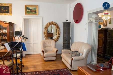 Gemütliche Sitzecke mit schönem Holzofen