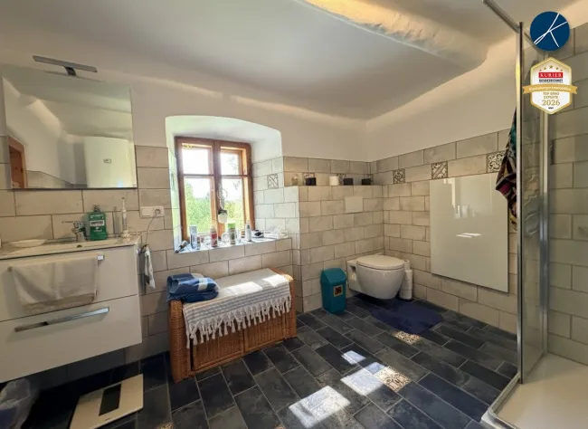 Bad mit Dusche und WC