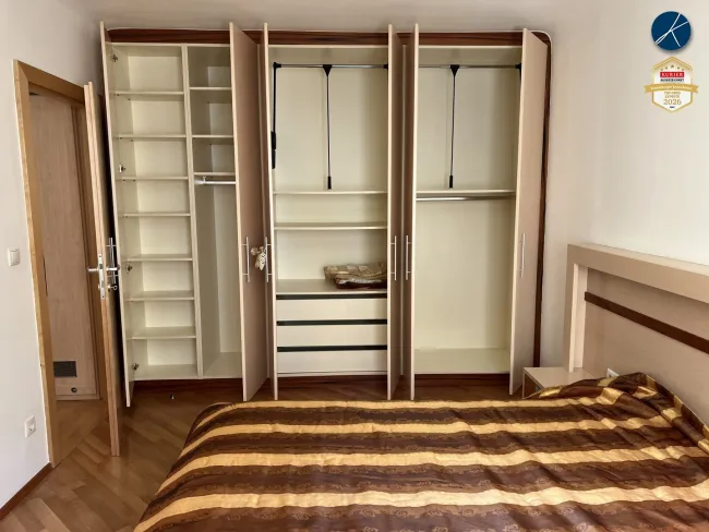 Schlafzimmer mit Einbauschrank