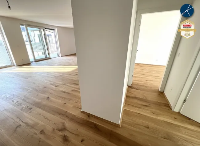 Wohnküche und Gang zu den Zimmern