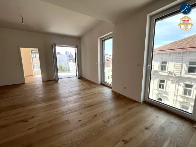 mit großen Fenstern
