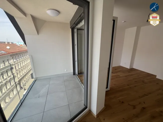 2.Loggia und Zimmer mit Loggia