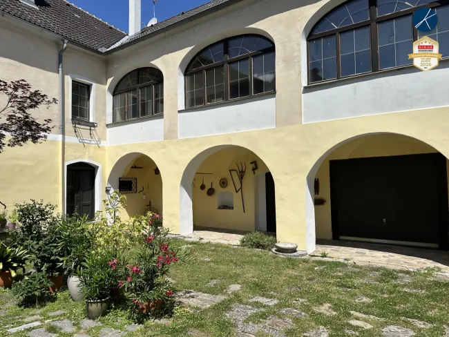 Großzügiges Haus mit Potenzial in guter Lage von Furth bei Göttweig - Titelbild