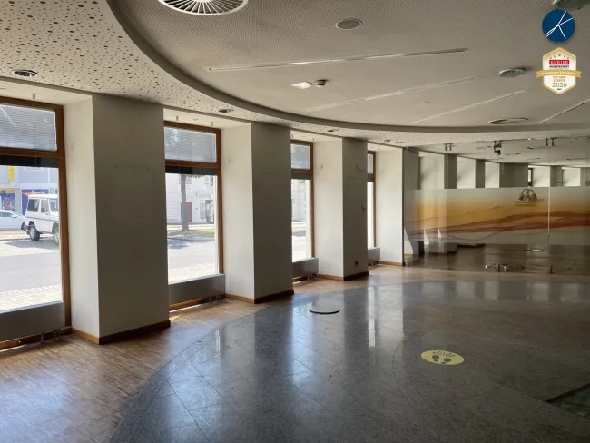 515m² Geschäfts-Bürofläche am Beginn der Fußgängerzone in Bruck/Leitha - Titelbild