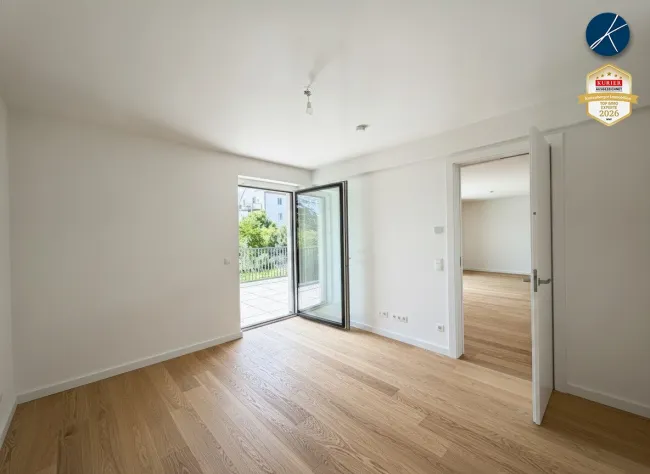 Schlafzimmer mit Ausgang auf den Balkon