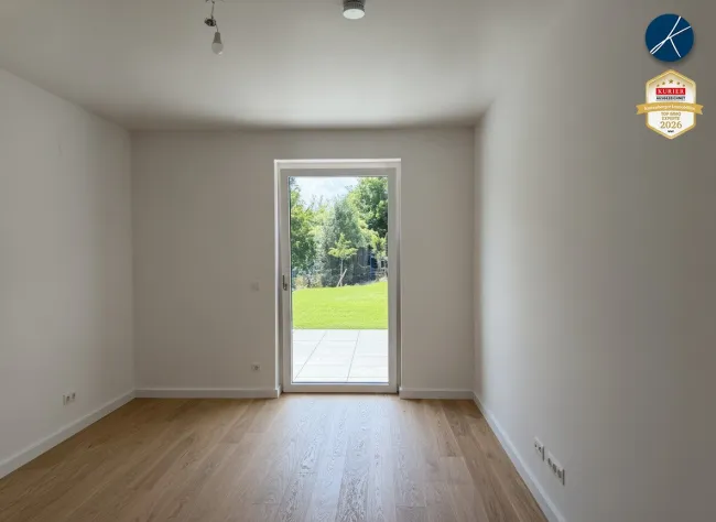 Schlafzimmer mit Ausgang in den Garten