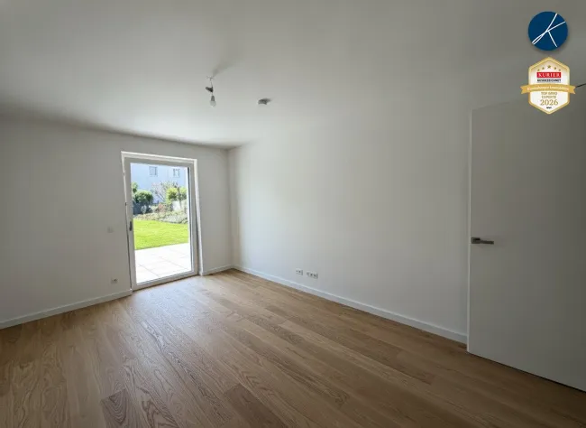 Schlafzimmer mit Ausgang in den Garten
