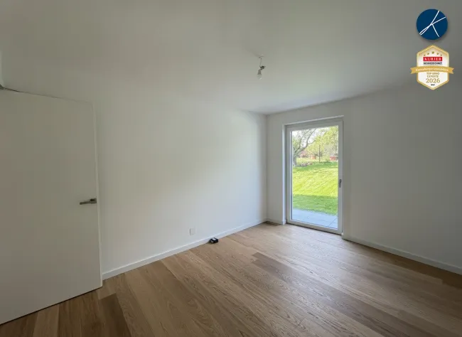 Schlafzimmer mit Ausgang in den Garten