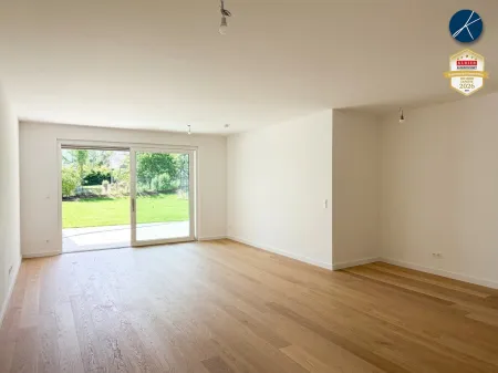 Wohnzimmer mit Ausgang zum Garten