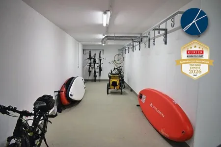 Riesiger Abstellraum Teil 2