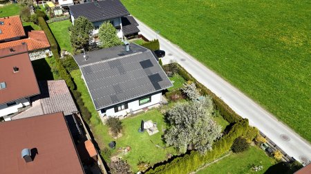 Attraktives Wohnhaus mit zwei Einheiten in ruhiger Lage von Itter
