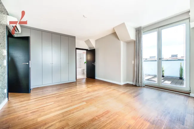 Room 2 with En Suite Bathroom -