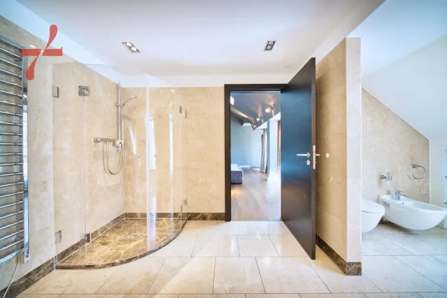 En Suite Bathroom level one