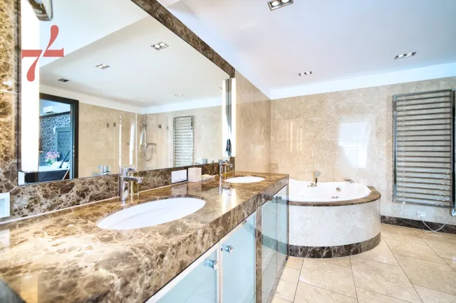 En Suite Bathroom level one