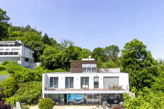 Ruhelage beim Wienerwald - Moderne Villa mit eigenem Aufzug und Pool - Bild
