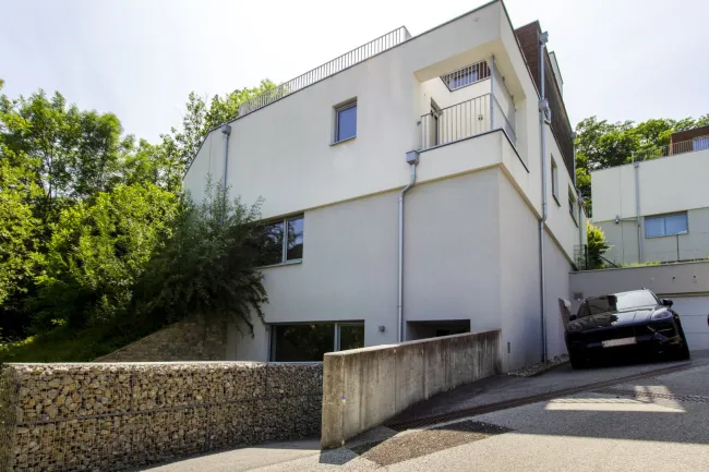 Ruhelage beim Wienerwald - Moderne Villa mit eigenem Aufzug und Pool - Bild