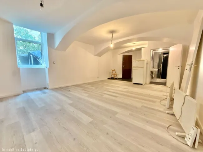 ATTRAKTIVE GEWERBEEINHEIT! - Vielseitig nutzbare Werkstattfläche mit Entwicklungspotenzial im 18. Bezirk Wiens mit ca. 80 m²! - Titelbild