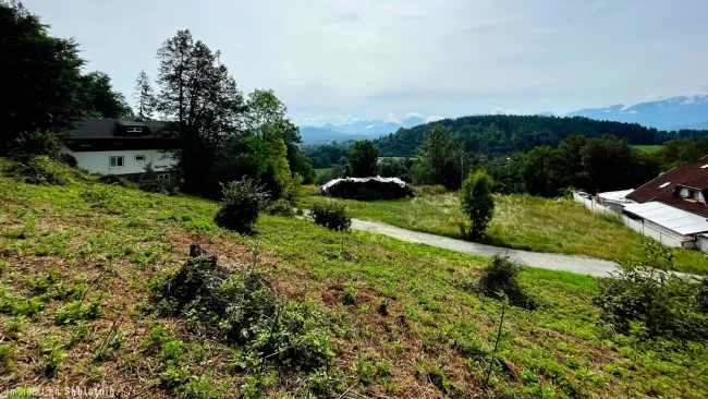 BAUGRUNDSTÜCK NAHE VELDEN! Natur, Ruhe & freier Karawankenblick! - Titelbild