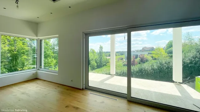 TEILFERTIGGESTELLTES HAUS MIT POOL! Weitblick, Ruhe & Gestaltungsmöglichkeiten! - Bild