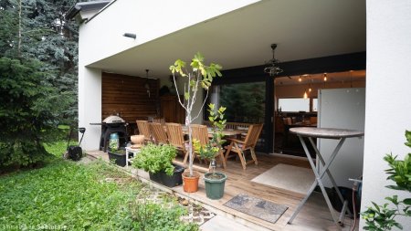CHARMANTES DOPPELHAUS! Großzügiger Garten mit viel Privatsphäre!