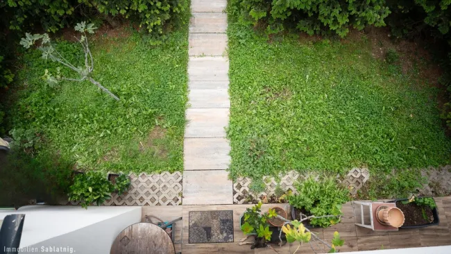 CHARMANTES DOPPELHAUS! Großzügiger Garten mit viel Privatsphäre! - Bild