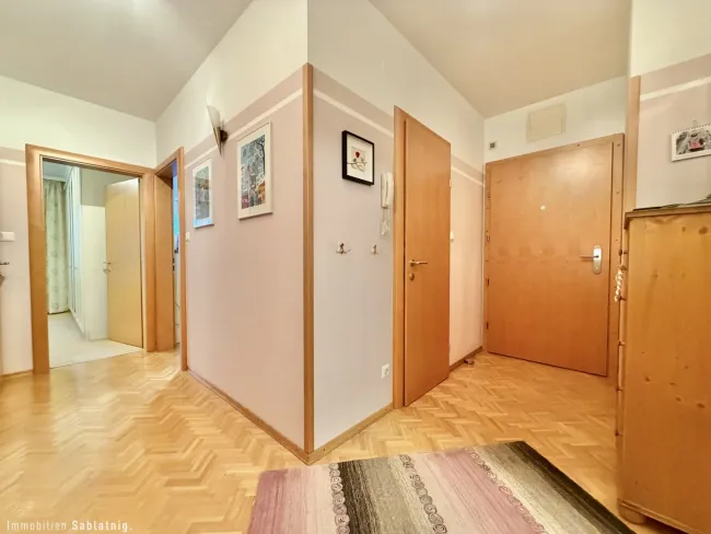 TOP - GEPFLEGT - ZENTRAL! Attraktive 3 Zimmer Wohnung mi Loggia & Parkplatz! - Titelbild