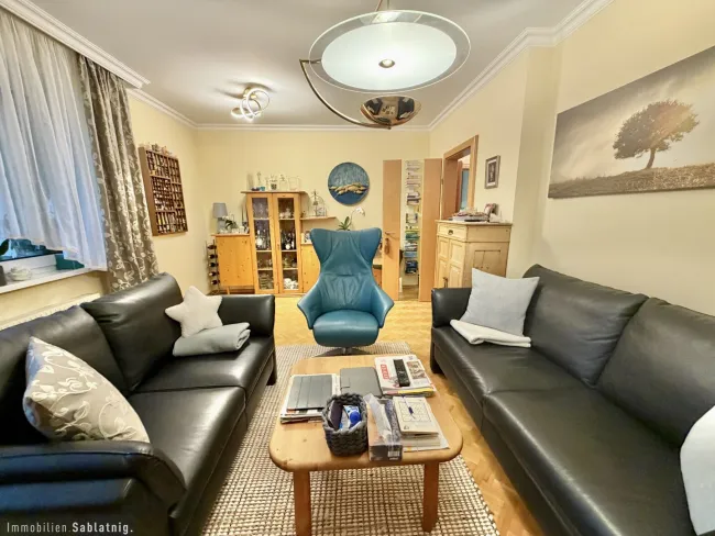 TOP - GEPFLEGT - ZENTRAL! Attraktive 3 Zimmer Wohnung mi Loggia & Parkplatz! - Bild